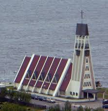 Unter den kirchen ist die hammerfest kirche, die im jahre 1961 gebaut wurde, die ungewöhnlichste. Hammerfest Segeln In Norwegen