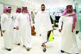 كريستيانو رونالدو يصلي صلاة العيد مع كريم بنزيمة. ØªØ¹Ø±Ù Ø¥Ù„Ù‰ Ù†Ø¬ÙˆÙ… ÙƒØ±Ø© Ø§Ù„Ù‚Ø¯Ù… Ø§Ù„Ø¹Ø§Ù„Ù…ÙŠÙŠÙ† Ø§Ù„Ø°ÙŠÙ† ÙŠØµÙˆÙ…ÙˆÙ† Ø±Ù…Ø¶Ø§Ù† Ù…Ø¬Ù„Ø© Ø³ÙŠØ¯ØªÙŠ