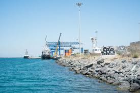 Il porto industriali di cagliari, detto comunemente porto canale,è una infrastruttura costruita a metà degli anni ottanta realizzata per lo smistamento e il trasporto delle merci in container. Il Porto Delle Crisi A Cagliari Monia Melis Internazionale