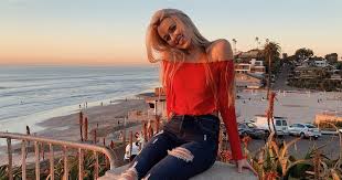 Fans will probably remember there was something unique about heather when she first came onscreen. The Bachelor Season 23 Heather Martin Shares Her First Kiss Ever With Colton Underwood But Fans Are Not Buying That Story Meaww