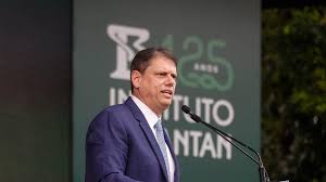 Carioca, Tarcísio critica Marina e Tebet por se candidatarem em SP sem serem paulistas