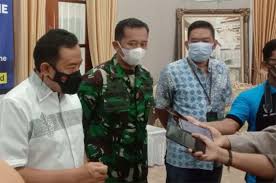 Vaksinasi menjadi bagian yang penting dilakukan oleh masyarakat indonesia. 0vjqtuledd2ddm