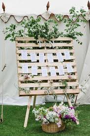 picture of a wedding seating chart with a pallet on stands