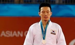 2008년 베이징올림픽에서 은메달을 딴 전직 유도 국가대표 왕기춘 씨에게 징역형이 확정됐습니다.대법원 3부(주심 안철상 대법관)는 오늘(29일) 아동·청소년 성보호에 관한 법률 등을. ì™•ê¸°ì¶˜ ê·¸ë£¨ë° êµ¬ì† ì‹ ì„¸ê³„ë¡œê°€ìž