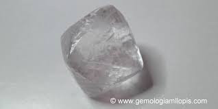 Diamantes en bruto película de crimen estreno 2020, esta es una de las peliculas mas esperadas de este año. Un Diamant Un Diamante En Bruto Libro