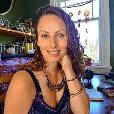 Alicia Meek's Instagram, Twitter & Facebook