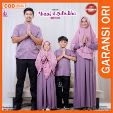 Tapi kamu nggak perlu kawatir karena saat ini banyak sekali online shop yang menjual baju muslim couple dengan berbagai model yang stylish dan kekinian yang akan membuat kamu terlihat kompak dengan pasanganmu. Harga Couple Keluarga Fashion Muslim Terbaik Mei 2021 Shopee Indonesia