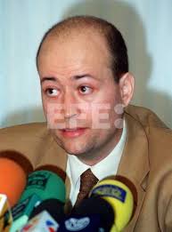 MADRID.- El abogado Juan Carlos Cabañas (i), durante la rueda de prensa en  que la OCU decidió presentar un doble procedimiento contra AENA y las  Compañías Aéreas por los daños y perjuicios ocasionados a los usuarios del  transporte