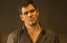 Amor de Mãe: Magno leva Betina para dormir na casa de Lurdes