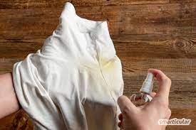 Gelbe Achsel Flecken In T Shirts Entfernen Smarticular Net Achseln Flecken Tipps Fur Die Hausreinigung