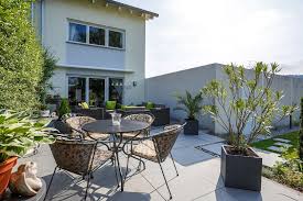 Der oftmals enthaltene, relativ kleine garten ist meist deutlich kleiner als bei anderen haustypen und verursacht so ebenfalls sehr geringe kosten. Kleine Garten Ansprechend Gestalten Tipps Im Haas Blog