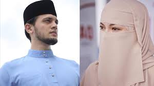 Neelofa menafikan yang beliau terkena buatan minyak pengasih sehingga mahu membelanjakan sejumlah wang yang banyak buat pu riz dan namun dalam kenyataan yang sama, neelofa mengatakan yang keluarga beliau dan keluarga pu riz sedang dalam proses perbincangan untuk. Ef6v Pl7poyw0m