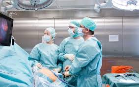 Die universitätsklinik für neurochirurgie mainz ist eine renommierte klinik für die operative behandlung von erkrankungen des gehirns, der wirbelsäule und peripherer nerven. Peter Lehocky Chirurg Klinik Landstrasse Wien Linkedin