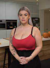 Teen with 34I breasts raises cash for surgery after years of cruel jibes |  The US Sun
