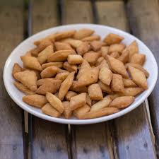Tamil people are famous for its deep belief wattle serving food if oters this a service to humanity, as it is common in manya bandar of india. Diamond Biscuits Maida Biscuits Kalakala Biscuits Recipe