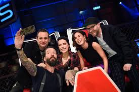 Nach ihrem rückzug erzählt die sängerin in einem interview, warum geld ihr wichtig ist und wieso sie bei. Er Ist Ein Cooler Typ Lena Meyer Landrut Schmeichelt Ihrem Jury Kollegen