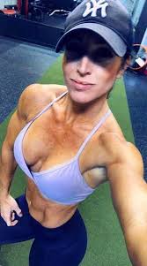 Пять карманов, застежка на молнию и металлическую пуговицу. Fitnessmoms Cherishing The World S Sexy Fit Moms