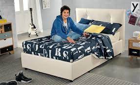 Letti mondo convenienza letto una piazza e mezzo con contenitore interamente rivestito in similpelle con testiera imbottita dotato di rete a doghe in legno sotto la quale si trova un ampio contenitore con fondo in multistrato per accedervi basta sollevare la rete letti a una piazza e mezza mondo. Pentru Intreaga Familie Super Calitate Produse Noi Acquisto Letto Una Piazza E Mezzo Amazon 101openstories Org
