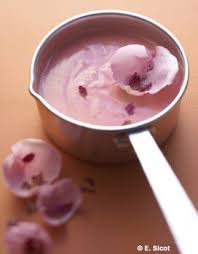 Creme Patissiere A La Rose Pour 4 Personnes Recettes Elle A Table Recette Patissiere Recette Creme Patissiere Meilleur Recette De Crepe