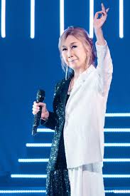 高橋 真梨子 年収