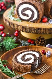You Won T Believe How Easy It Is To Make This Chocolate Yule Log Cake Recipe Yule Log Cake Chocolate Yule Log Yule Log Recipe