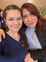 Hoy es un día muy especial y pasamos un momento muy lindo las dos.  Agradecerte madre mía por su apoyo por su amor y por su compañía. Le deseo  un hermoso día