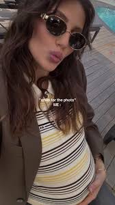 Make The Two People in The Photo Smile and Kiss Keep The Same Original  Function