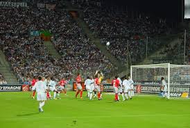 L'om prend la 2e place du championnat tandis que lyon stagne à la 14e. Olympique Lyonnais Olympique De Marseille En Football Wikipedia