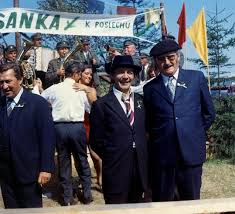 Vinaři je český komediální televizní seriál z vinařského prostředí jižní moravy, vysílaný na stanici prima od 31. 5 Veci Ktere Jste Nevedeli O Serialu Chalupari Ktery Herec Odmitl Hlavni Roli A Kdo Mel Nejvetsi Honorar Super Cz