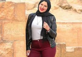 وكانت النيابة العامة أمرت بإحالة المتهمتين حنين حسام ومودة الأدهم وثلاثةٍ آخرين إلى المحاكمة الجنائيَّة أجلت المحكمة الاقتصادية، اليوم ، نظر أولى جلسات محاكمة حنين حسام ومودة الأدهم، و3 وحيازة أحدهم برامج مصممة بدون تصريح من جهاز تنظيم الاتصالات، أو مسوغ من الواقع أو. Ø­Ù†ÙŠÙ† Ø­Ø³Ø§Ù… ØªØ®Ù„Ø¹ Ø§Ù„Ø­Ø¬Ø§Ø¨ ÙÙŠ Ø£ÙˆÙ„ Ø¸Ù‡ÙˆØ± Ø¨Ø¹Ø¯ Ø¥Ø®Ù„Ø§Ø¡ Ø³Ø¨ÙŠÙ„Ù‡Ø§ Ø§Ù„Ø¬Ù…Ø§Ù„ Ù†Øª