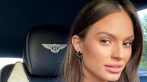 Regina Reginelor”! Doamna Maria este proprietara singurului Rolls 4X4 roz,  are și unul pe alb, dar și două Bentley-uri! Soția lui Don "Pepe” are și  cea mai mare colecție de genți Hermes -