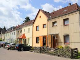 Eine zwangsversteigerung kann in diesem fall nur abgewendet werden, wenn der schuldner alle angemeldeten forderungen bezahlt, also nicht nur die schulden auf seiner immobilie. Zwangsversteigerungen Fur Immobilien Objekte Ablauf Tipps