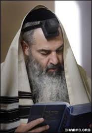 Ex-NFL Player Goes From Shoulder Pads to Prayer Shawl