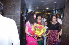 Google play, google'ın mobil platformunun resmi uygulama google play, telefonunuza indirmeden önce uygulamaları ve diğer içerikleri görüntüleyebilmeniz için bir. Famous Indian Play Back Singer Ms Palak Muchhal Bild Von Hotel Lilac Kota Tripadvisor