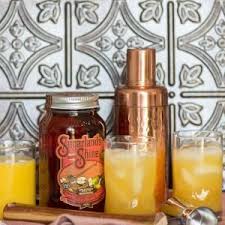 This apple pie moonshine is the perfect fall cocktail. Apple Pie Mimosa Moonshine Recipes Apple Pie Moonshine Drinks Moonshine Drink Recipes