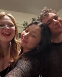 ✌️ out 2025 🎆 🎉 🎊