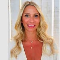 Anna Bernhard's Instagram, Twitter & Facebook