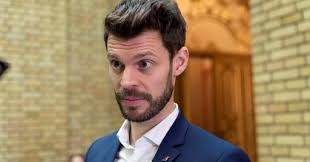 Eitt av måla til partiet er å få på plass ei gratis tannlegereform. Moxnes Rodt Ma Over Sperregrensa For A Veie Opp For Frps Vekst Frifagbevegelse