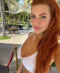 Heather Hermiz's Instagram, Twitter & Facebook