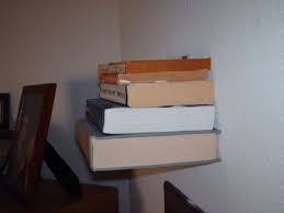 Kitaplığı duvara monte ettirebiliriz,öylede oluyor,bir nevi duvar rafları gibi çünkü üzerine eşyada konulabildiği için daha doğrusu kitaplık duvar rafları gibi duvara monte edilebiliyor. Kendin Yap Gorunmez Raf Yapimi Ajiba Net