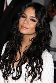 Vanessa Hudgens o Shay Mitchell, dalawang magandang babaeng may lahing  Pilipina na itinatanggi ang kanilang pinagmulan. : r/VindictaRateCelebs