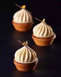 Creative Desserts Desserts Are Not Only Delicious But Also Creative Just As Writers Need Ins Dessert Presentation Fancy Desserts Presentation Fancy Desserts