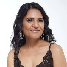 Sarah Wyer's Instagram, Twitter & Facebook