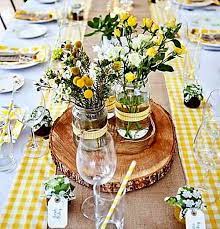 With a navy background and celestial accents, each plate serves up a side of subtle glam. Veja No Simplesdecoracao Ideias Para Decorar Mesas De Qualquer Festa Link No Perfil Spring Table Decor Spring Table Table Decorations