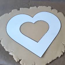 Ihre schablone herz farben sollte selbstverständlich in jeder hinsicht zu ihnen passen, dass sie hochzeit als käufer anschließend nicht von ihrem kauf enttäuscht sind. Produkt Review Premium Box Letter Cake Himbeer Traum Vom Pati Versand Ichliebebacken De