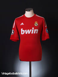 Here is a photo of kaka and angel di maria unveiling the new madrid jersey 2011/2012. 2011 12 Real Madrid Cl Third Shirt M For Sale