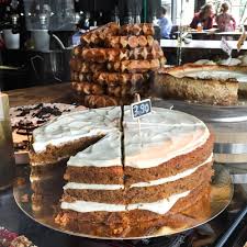 Offensichtlich kann man nicht gleichzeitig weltklasse in den disziplinen kaffee & kuchen und koks & ketamin sein. Spreegold Cafe Deli Restaurant Berlin Creme Guides Kaffee Und Kuchen Leckere Snacks Burger Und Pommes