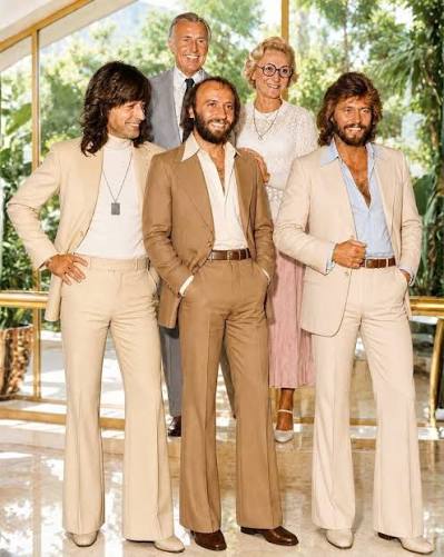 Behind the Songs | Hugh Gibb y Barbara Gibb son sus hijos Robin, Maurice y Barry  Gibb | Instagram