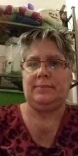 What is a nice short hairstyle for my sister's introduction?