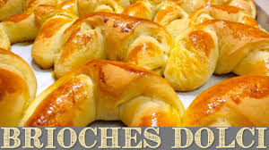 Le mie figlie mi hanno fatto vedere la pubblicità in televisione delle nuove nastrine con gocce di cioccolato. Brioches Dolci Semplici Fatte In Casa Da Benedetta Homemade Simple Sweet Brioche Youtube